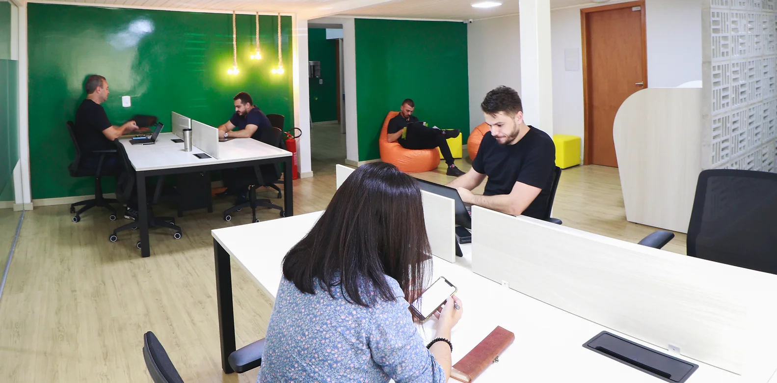 Sala ampla do Rota Coworking
